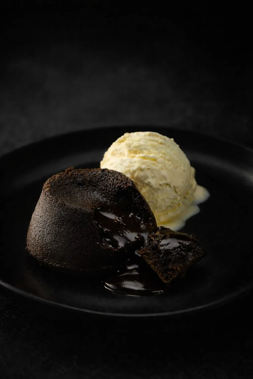Coulant de chocolate con helado de turrón